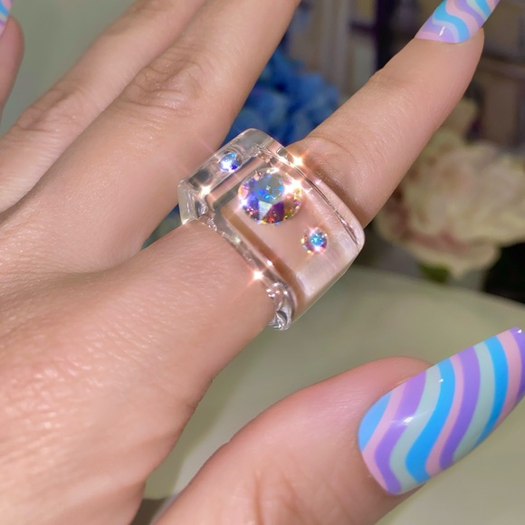 Clear Acrylic Lucite Cube Ring With Aurora Borealis Swarovski Crystal Rhinestone - Picture 13 of 14